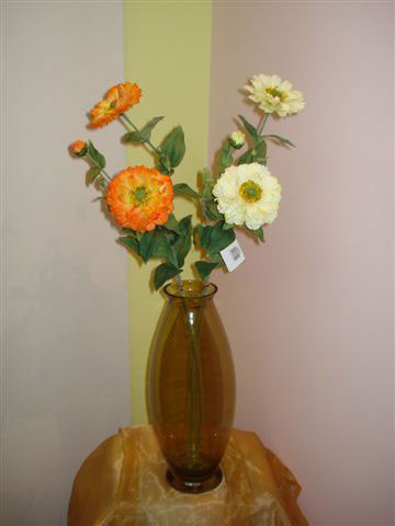 Цинния оранжевая, кремовая, 2 цветка, 1 бутон, в-80 см., силикон. см.внутри
